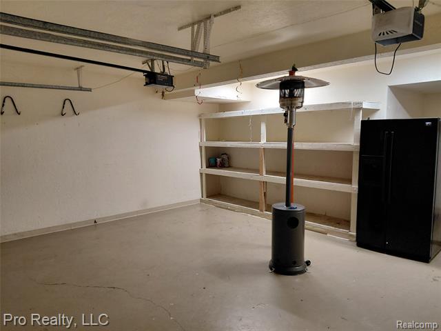 Builiding view thirty nine for 8445 Crestshire Dr, Ypsilanti, MI. 48197