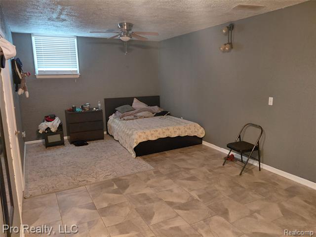 Builiding view thirty three for 8445 Crestshire Dr, Ypsilanti, MI. 48197