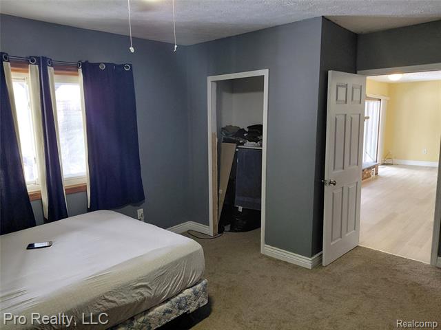 Builiding view thirty two for 8445 Crestshire Dr, Ypsilanti, MI. 48197