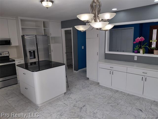 Builiding view twenty five for 8445 Crestshire Dr, Ypsilanti, MI. 48197