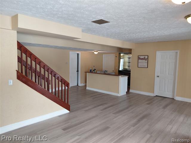 Builiding view twenty seven for 8445 Crestshire Dr, Ypsilanti, MI. 48197