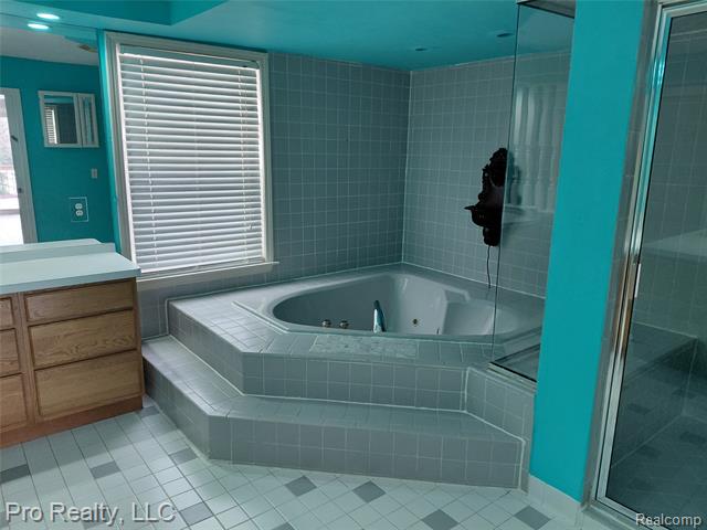 Builiding view twenty two for 8445 Crestshire Dr, Ypsilanti, MI. 48197