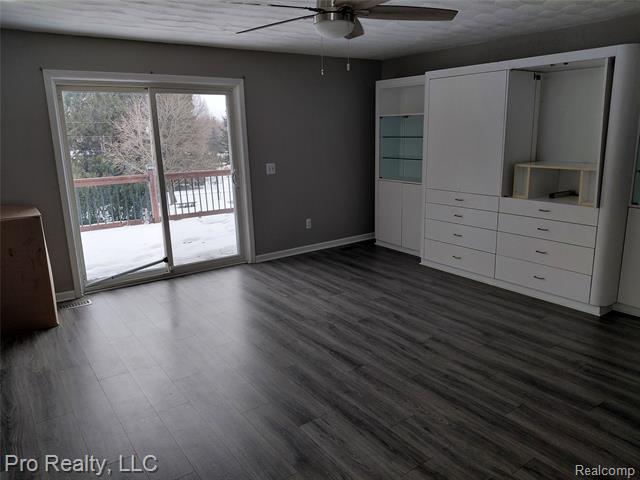 Builiding view twenty for 8445 Crestshire Dr, Ypsilanti, MI. 48197