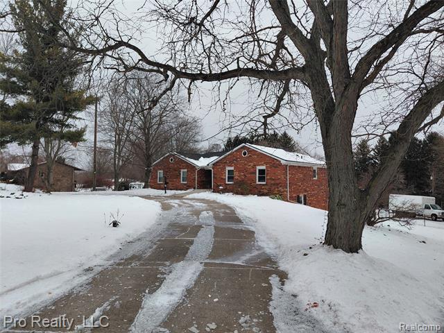 Builiding view two for 8445 Crestshire Dr, Ypsilanti, MI. 48197