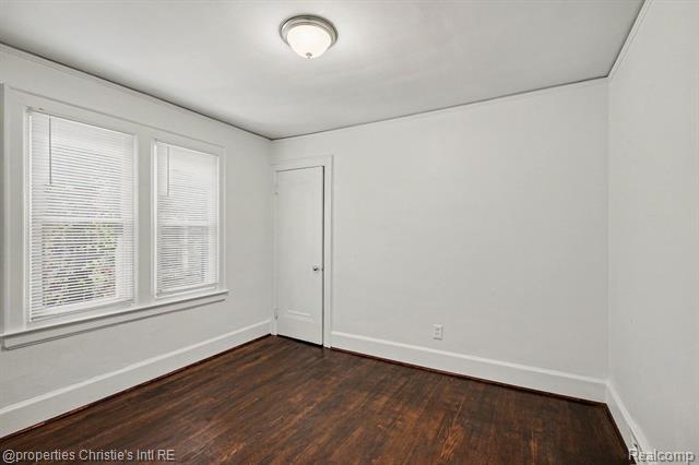 Builiding view eight for 5984 Kensington, Detroit, MI. 48224