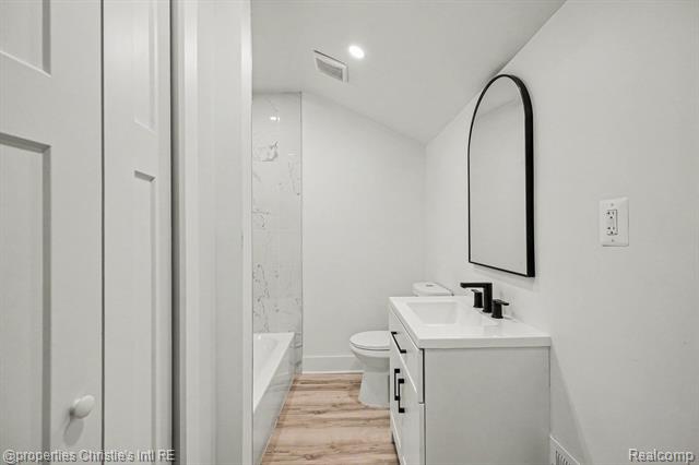 Builiding view eleven for 5984 Kensington, Detroit, MI. 48224