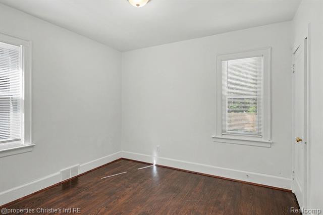 Builiding view seven for 5984 Kensington, Detroit, MI. 48224