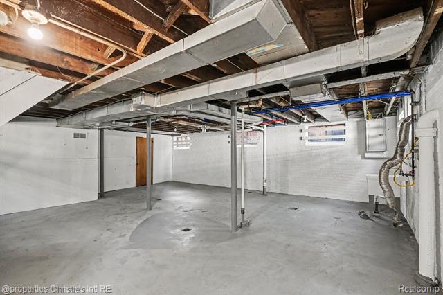 Builiding view twelve for 5984 Kensington, Detroit, MI. 48224