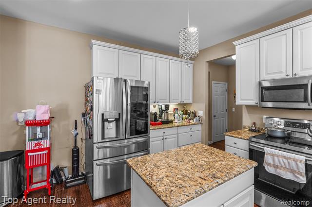 Builiding view ten for 44258 Constellation, Sterling Heights, MI. 48314