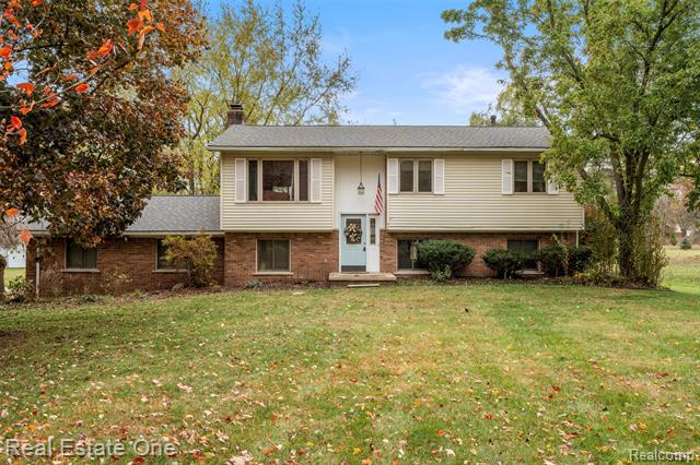 front view for 5122 Elizabeth Lane, Almont, Mi. 48003