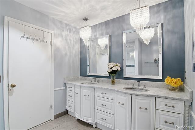 Builiding view fifteen for 28877 Walnut Grove, Southfield, MI. 48034