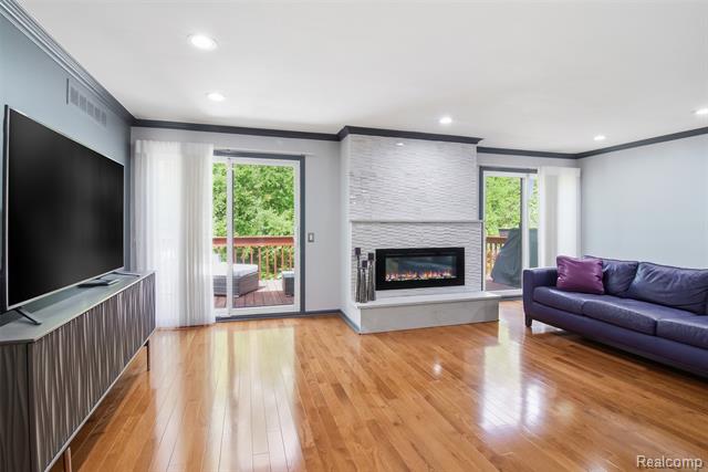 Builiding view nine for 28877 Walnut Grove, Southfield, MI. 48034