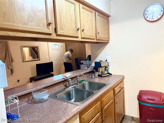 Builiding view eight for 35487 Townley Dr Unit 282, Sterling Heights, MI. 48312