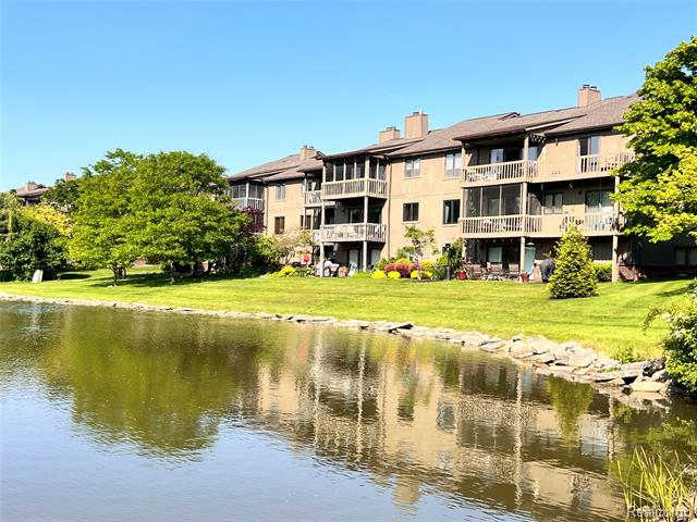 Builiding view twenty six for 9836 Hawthorne Glen, Grosse Ile, MI. 48138