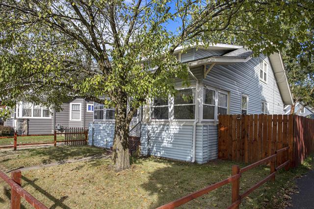 Builiding view two for 839 Lay, Kalamazoo, MI. 49001