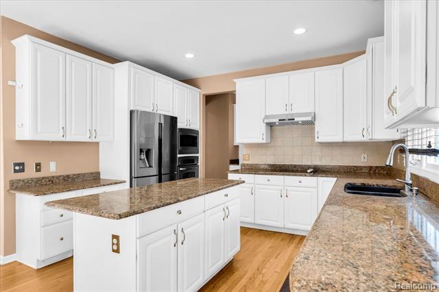Builiding view nineteen for 1781 Westridge, Rochester, MI. 48306