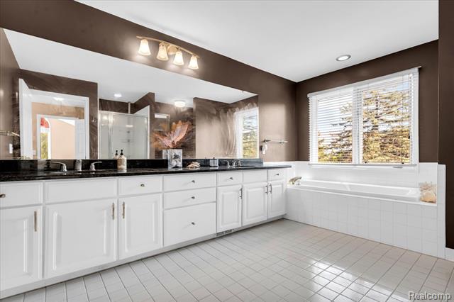 Builiding view thirty one for 1781 Westridge, Rochester, MI. 48306