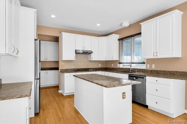 Builiding view twenty for 1781 Westridge, Rochester, MI. 48306