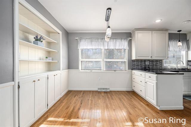 Builiding view ten for 1238 Pickett, Grand Rapids, MI. 49508