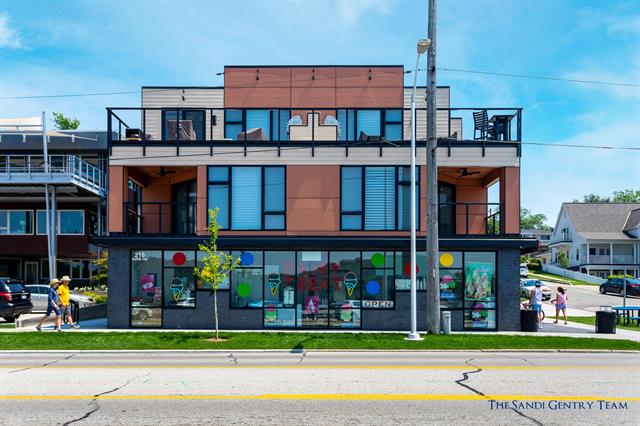 Builiding view one for 218 Harbor, Grand Haven, MI. 49417