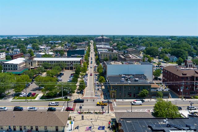 Builiding view thirty nine for 218 Harbor, Grand Haven, MI. 49417