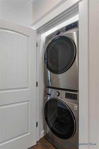 Builiding view thirty one for 218 Harbor, Grand Haven, MI. 49417