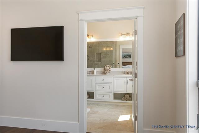 Builiding view twenty five for 218 Harbor, Grand Haven, MI. 49417