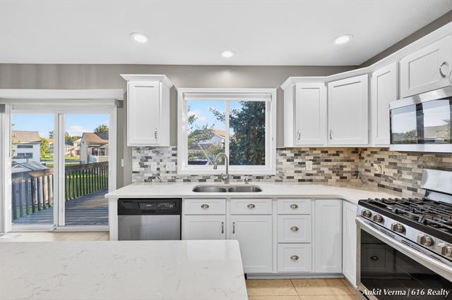 Builiding view ten for 3668 Running Brook, Grand Rapids, MI. 49512