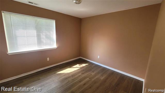 Builiding view six for 3581 Reeves, Melvindale, MI. 48122