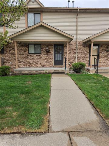 front view for 25943 New Forest Ct, New Baltimore, Mi. 48051