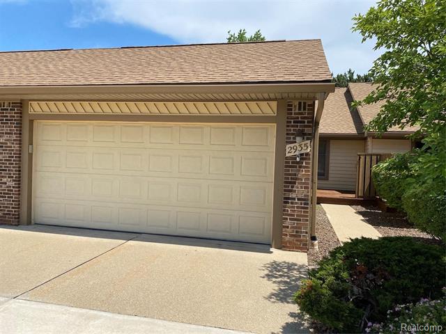 front view for 2935 Lakewood Drive, Trenton, Mi. 48183