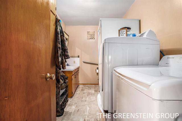 Builiding view eight for 1950 Dowling, Hastings, MI. 49058