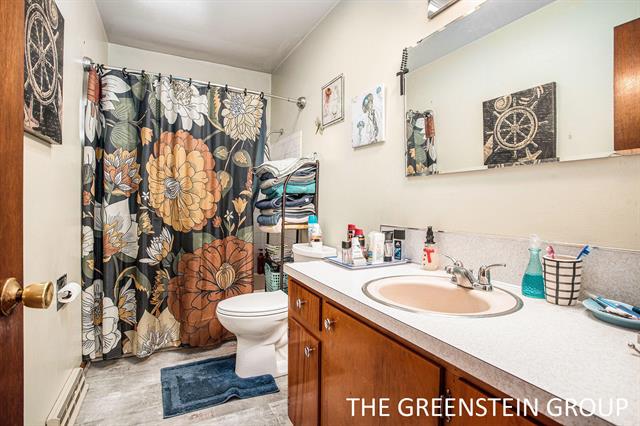 Builiding view nine for 1950 Dowling, Hastings, MI. 49058