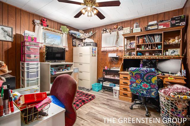 Builiding view ten for 1950 Dowling, Hastings, MI. 49058