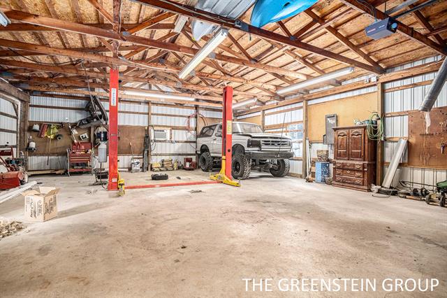 Builiding view twenty five for 1950 Dowling, Hastings, MI. 49058