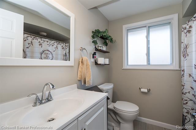 Builiding view eleven for 17377 Avilla, Southfield, MI. 48076