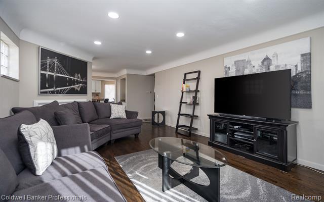 Builiding view five for 17377 Avilla, Southfield, MI. 48076