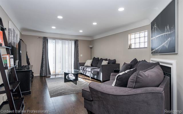 Builiding view four for 17377 Avilla, Southfield, MI. 48076