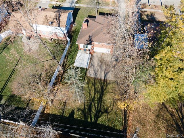 Builiding view sixteen for 17377 Avilla, Southfield, MI. 48076