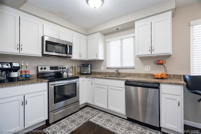 Builiding view two for 17377 Avilla, Southfield, MI. 48076