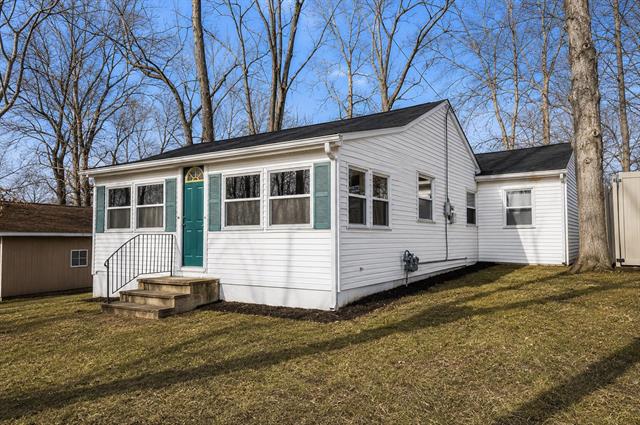 Builiding view twelve for 211 North Dr, Brooklyn, MI. 49230