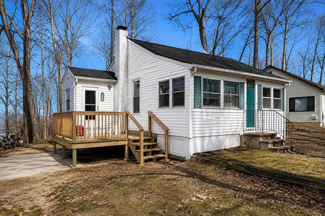 front view for 211 North Dr, Brooklyn, Mi. 49230