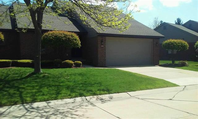 front view for 45800 Meadows Cir W, Macomb, Mi. 48044