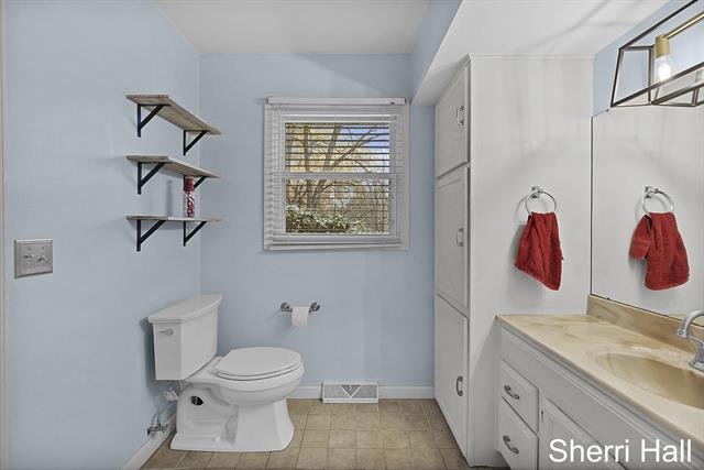 Builiding view eleven for 11632 Woodgate, Grand Rapids, MI. 49534