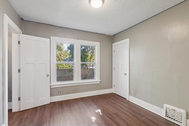 Builiding view ten for 2303 Portage, Kalamazoo, MI. 49001