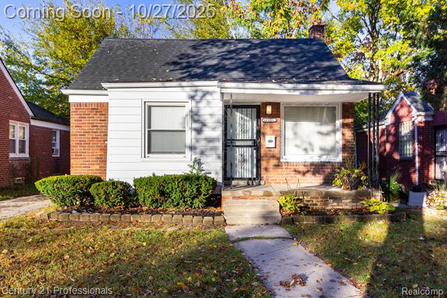 front view picture of 18951 Edinborough Road, Detroit, MI. 48219