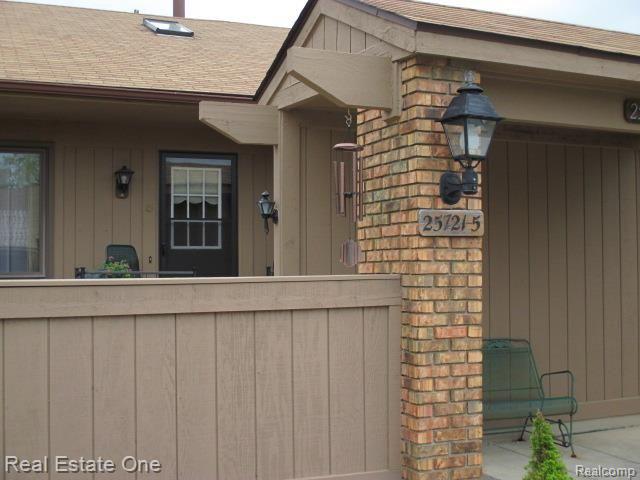 front view for 25721 Adams Court, South Lyon, Mi. 48178