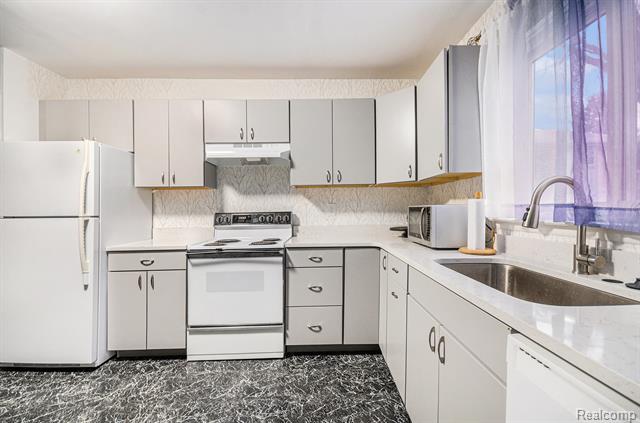 Builiding view eight for 27875 Berrywood, Farmington, MI. 48334