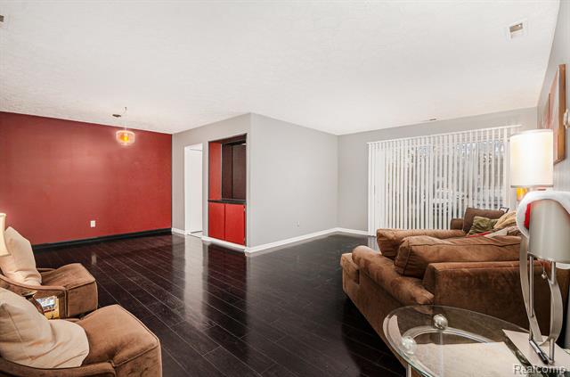 Builiding view five for 27875 Berrywood, Farmington, MI. 48334