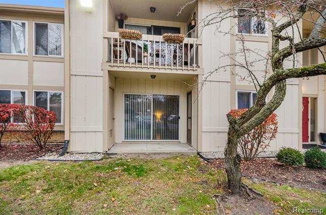 Builiding view fourteen for 27875 Berrywood, Farmington, MI. 48334